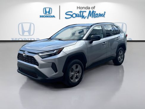 Used 2024 Toyota RAV4 LE AWD/4WD image 3