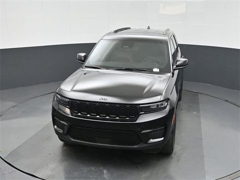 New 2025 Jeep Grand Cherokee Altitude image 33