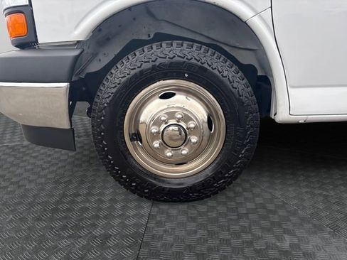 Used 2017 Chevrolet Express 3500 w/ Chrome Appearance Package image 14