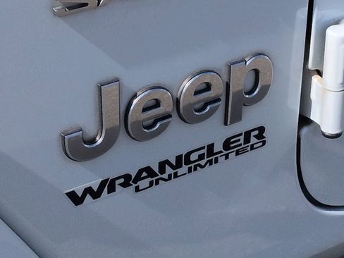 Certified 2018 Jeep Wrangler Unlimited Sahara AWD/4WD image 12