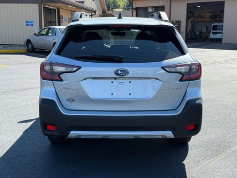Used 2023 Subaru Outback Limited image 7