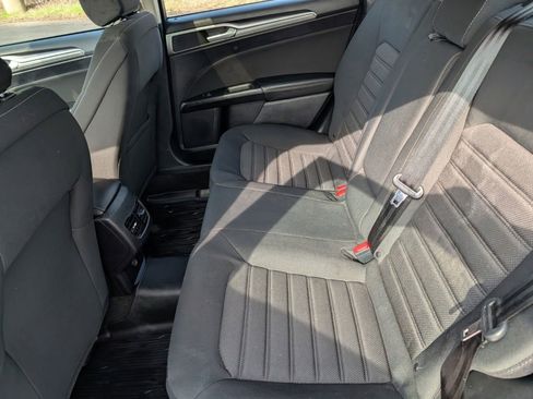 Used 2020 Ford Fusion SE AWD/4WD image 19