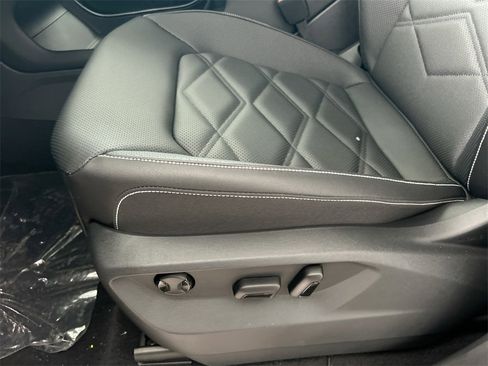 New 2026 Volkswagen Atlas SE image 13