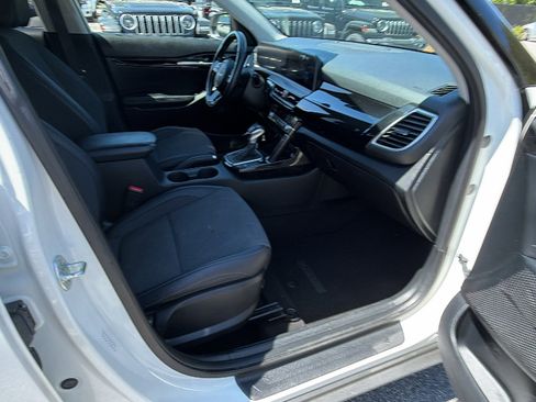 Used 2024 Kia Seltos S FWD image 19