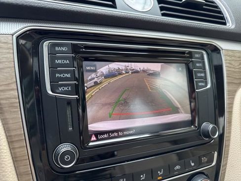 Used 2017 Volkswagen Passat 1.8T SE FWD image 13