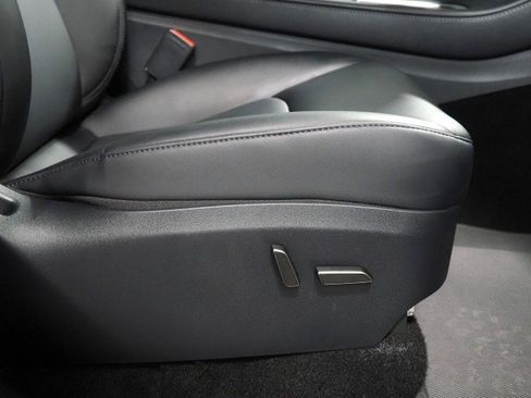 Used 2025 Tesla Model Y Long Range RWD image 63