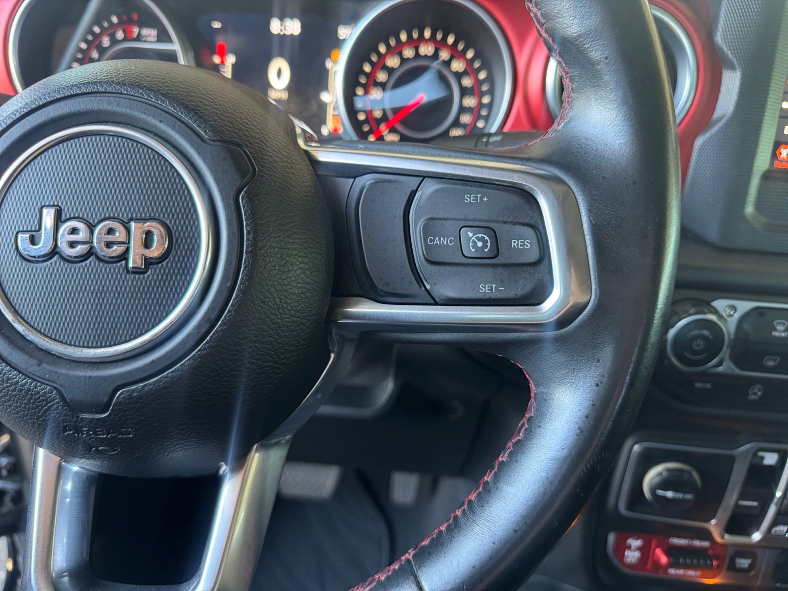 Used 2018 Jeep Wrangler Unlimited Rubicon AWD/4WD image 14