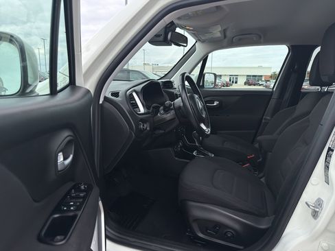 Used 2019 Jeep Renegade Latitude w/ Cold Weather Group AWD/4WD image 12