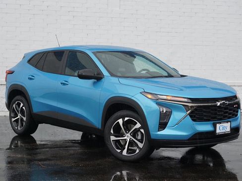 New 2026 Chevrolet Trax RS image 3