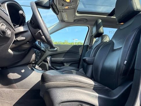Used 2018 Jeep Compass Limited w/ Navigation Group AWD/4WD image 10
