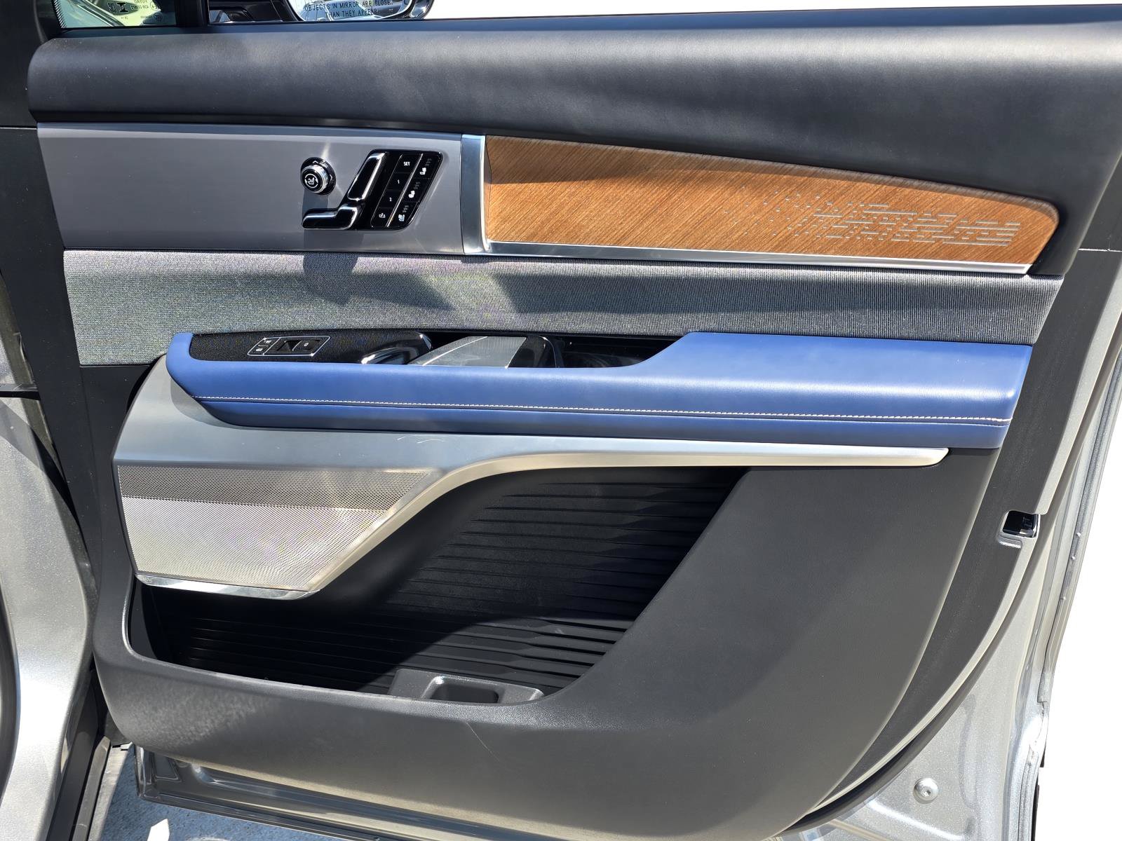 Certified 2026 Cadillac Vistiq Premium Luxury w/ LPO, Floor Liner Package AWD/4WD image 23