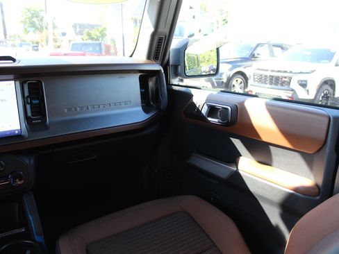 Used 2022 Ford Bronco Outer Banks image 10