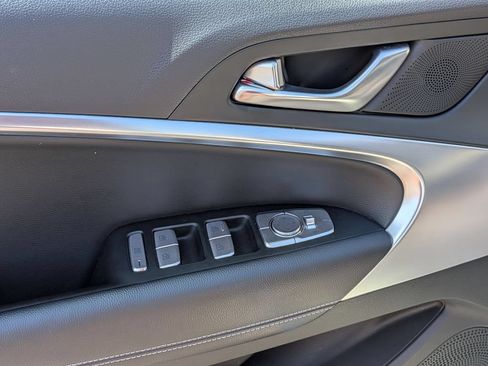 Used 2025 Genesis G70 2.5T RWD image 13