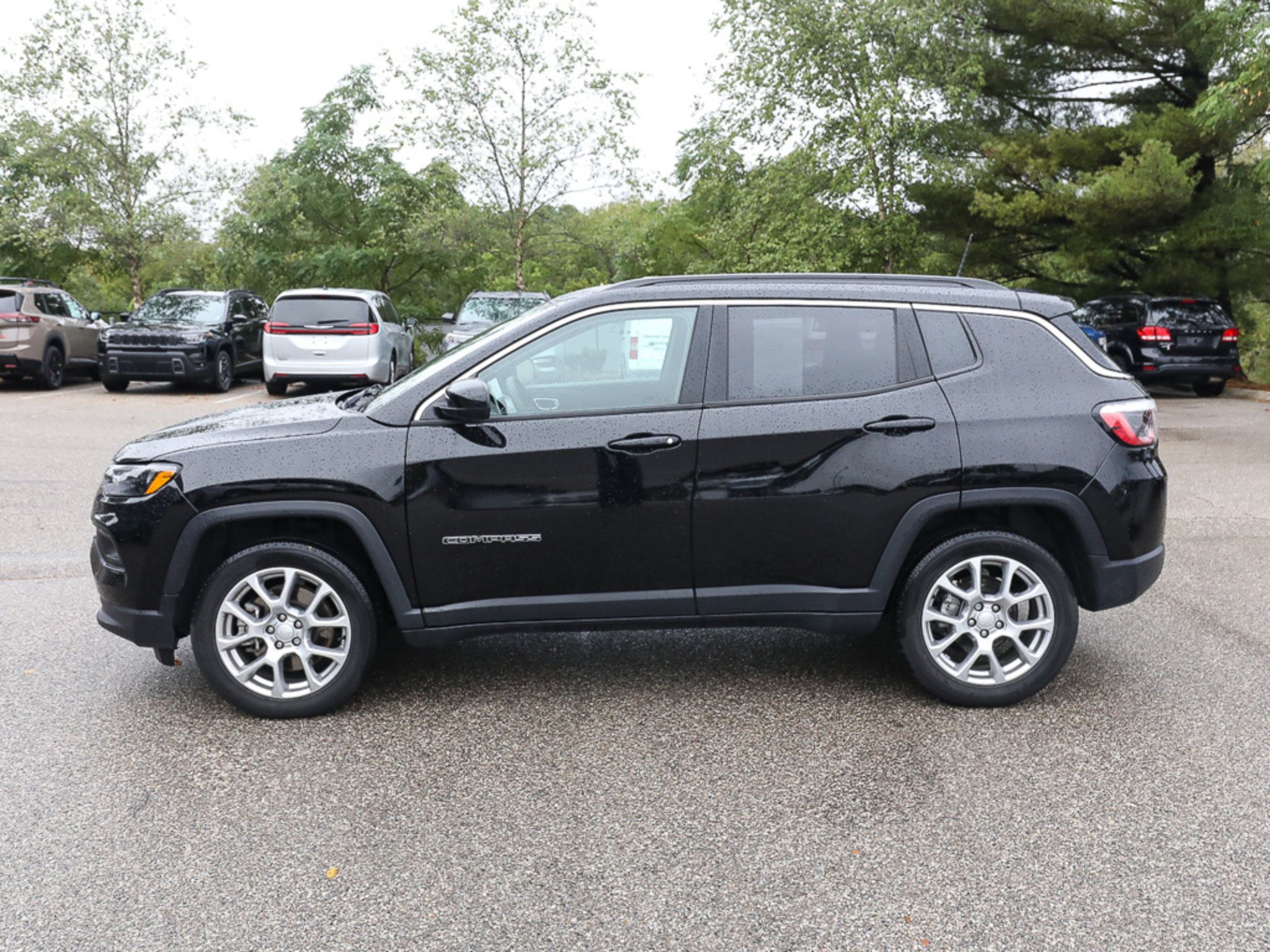 Used 2023 Jeep Compass Latitude AWD/4WD image 2
