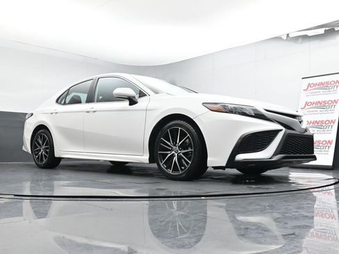 Used 2023 Toyota Camry SE image 32