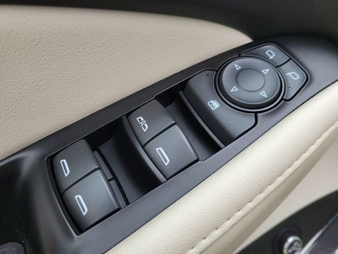 Used 2023 Buick Enclave Essence w/ LPO, Floor Liner Package FWD image 18