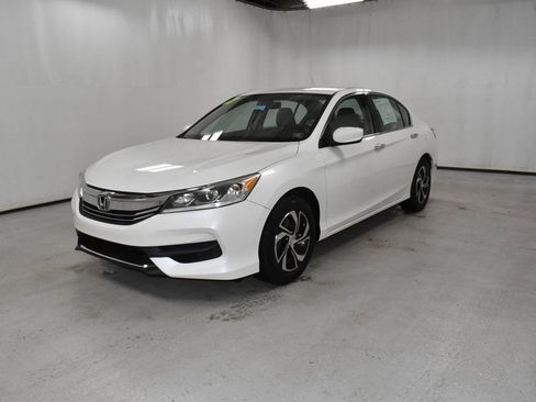Used 2017 Honda Accord LX image 2