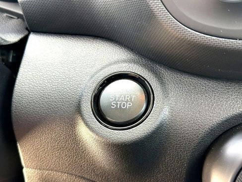 Used 2025 Hyundai Venue SEL image 18