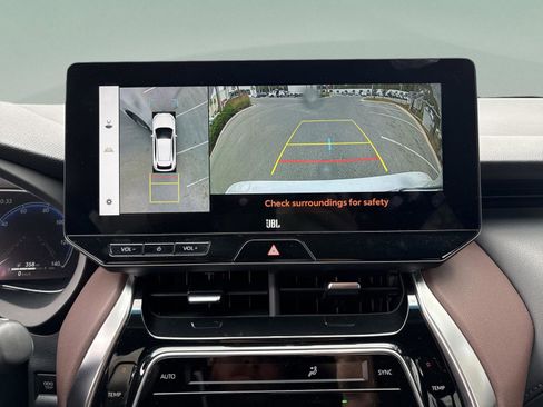 Used 2023 Toyota Venza Limited image 28