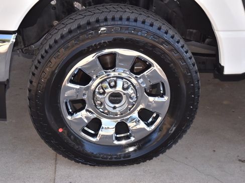 Used 2024 Ford F250 Lariat w/ Chrome Package image 39