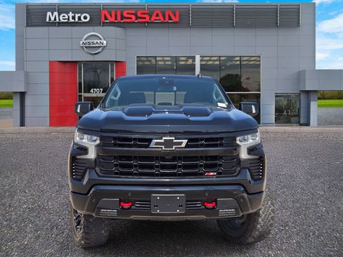 Used 2024 Chevrolet Silverado 1500 LT Trail Boss w/ LT Trail Boss Premium Package AWD/4WD image 2