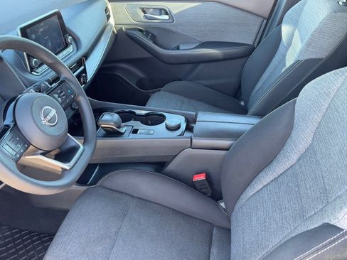 Used 2022 Nissan Rogue SV image 19