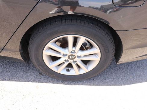Used 2017 Hyundai Sonata SE FWD image 9