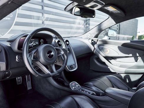 Used 2020 McLaren 570S Coupe image 2