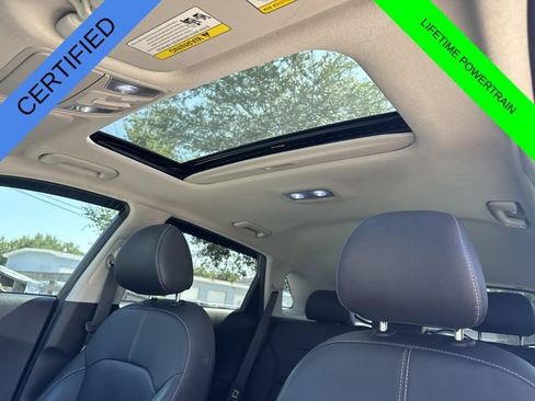 Used 2020 Kia Niro EX Premium FWD image 25