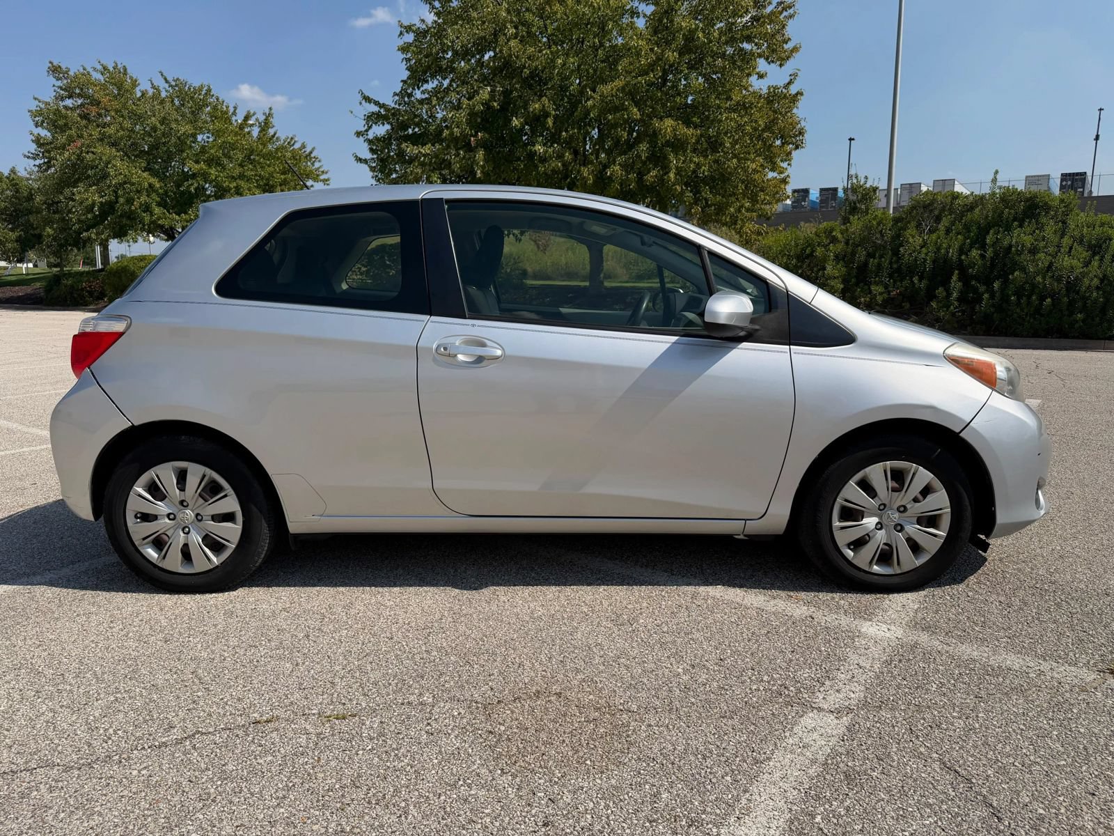 Used 2013 Toyota Yaris L FWD image 5