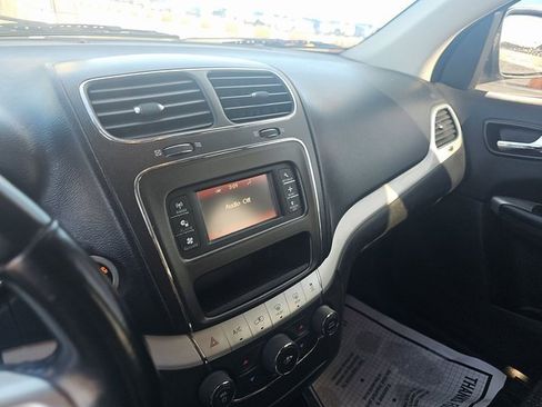 Used 2020 Dodge Journey SE w/ SE Popular Equipment Group image 5