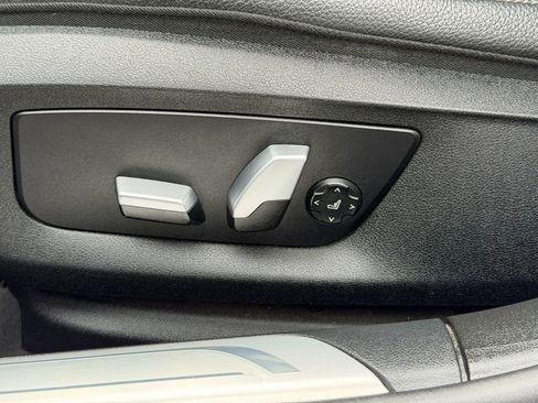 Used 2018 BMW 740i RWD image 33