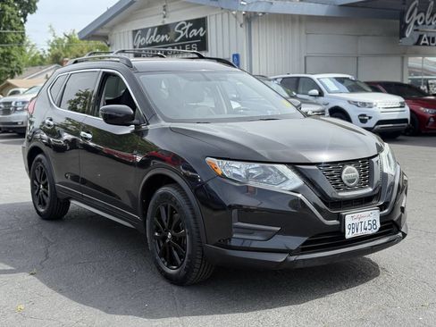 Used 2018 Nissan Rogue SV image 8