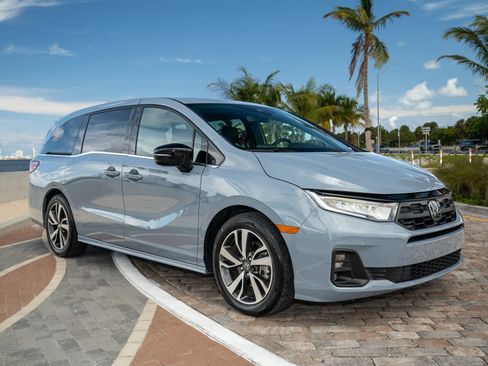 Used 2025 Honda Odyssey Sport-L image 4