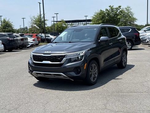 Used 2023 Kia Seltos S w/ Navigation Package FWD image 5