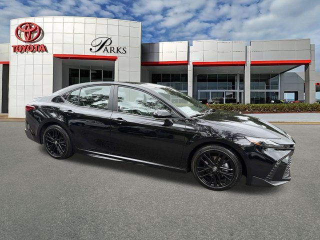 Certified 2025 Toyota Camry SE FWD image 1