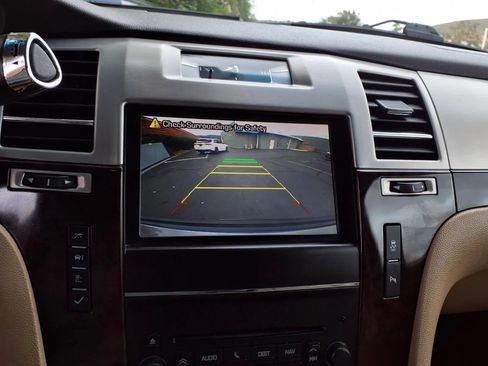 Used 2013 Cadillac Escalade ESV Luxury AWD/4WD image 12