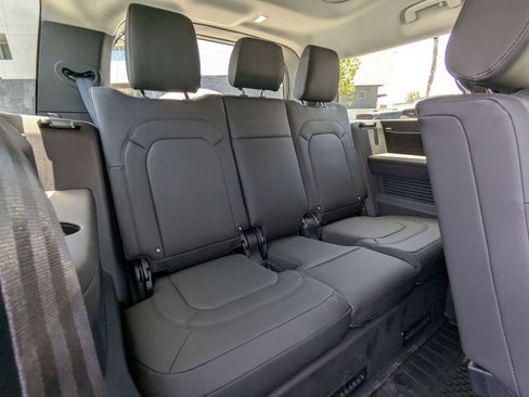 Used 2025 Land Rover Defender 130 S image 22