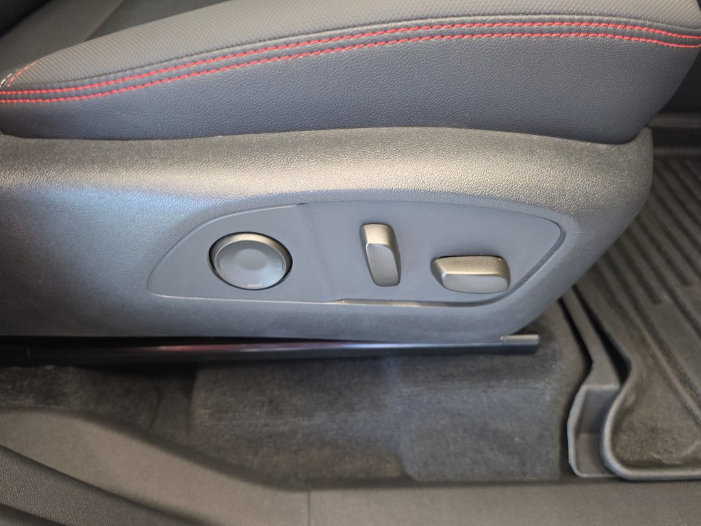 Used 2025 Chevrolet Traverse RS w/ LPO, Floor Liner Package FWD image 59