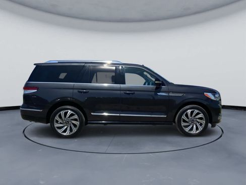 Used 2024 Lincoln Navigator Reserve AWD/4WD image 5