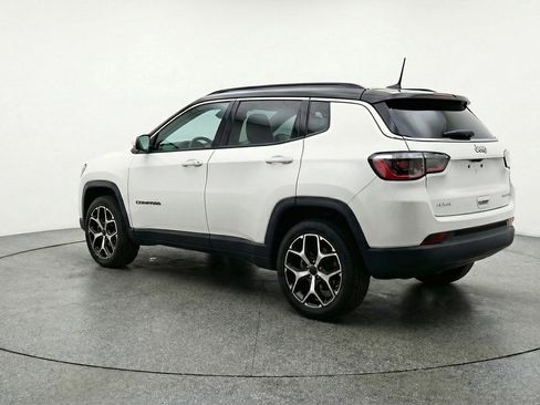 Used 2025 Jeep Compass Limited image 6