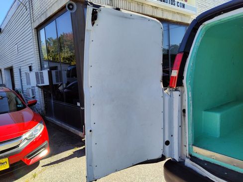 Used 2016 GMC Savana 2500 image 16