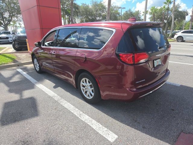 Used 2020 Chrysler Pacifica Touring w/ Advanced Safetytec Group FWD image 2