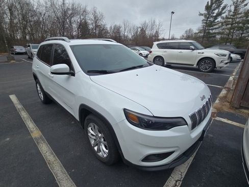 Used 2019 Jeep Cherokee Latitude w/ Cold Weather Group image 2