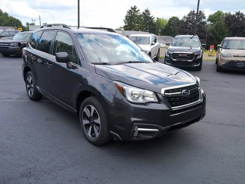 Used 2018 Subaru Forester 2.5i Limited AWD/4WD image 2