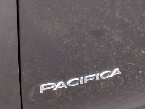 Used 2020 Chrysler Pacifica Limited w/ Advanced Safetytec Group FWD image 13