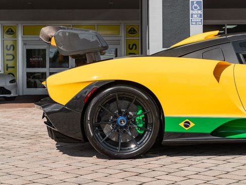 Used 2019 McLaren Senna image 38