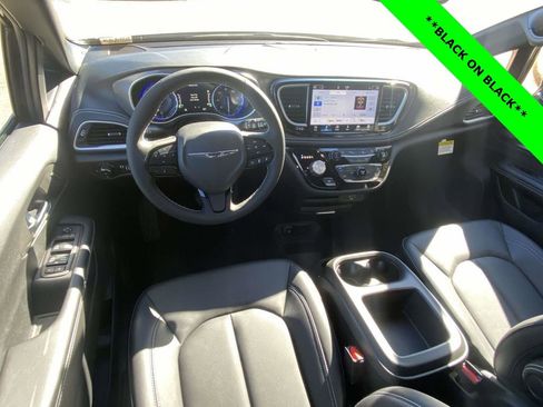 New 2026 Chrysler Pacifica Select w/ S Appearance Package FWD image 11