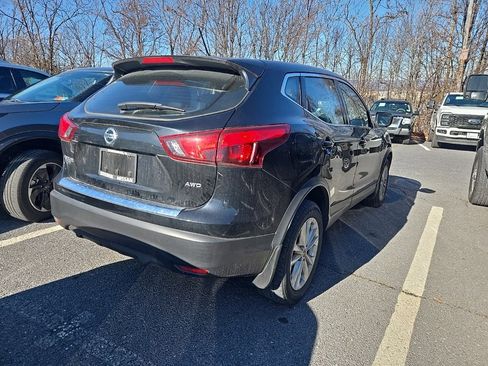 Used 2019 Nissan Rogue Sport S w/ Appearance Package image 2