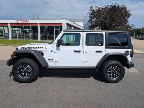 Used 2024 Jeep Wrangler Unlimited Rubicon AWD/4WD image 2